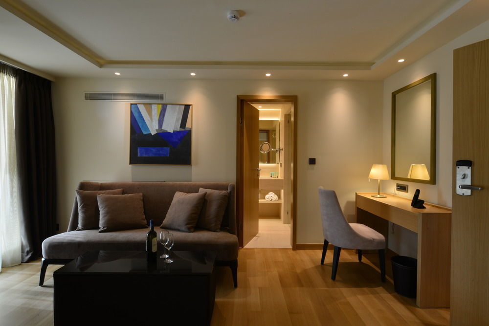 Somewhere Boutique Hotel Vouliagmeni Exterior photo